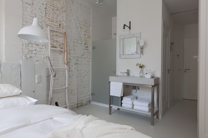 Room 60 of 83