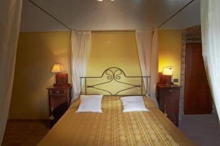 Room 6 of 44