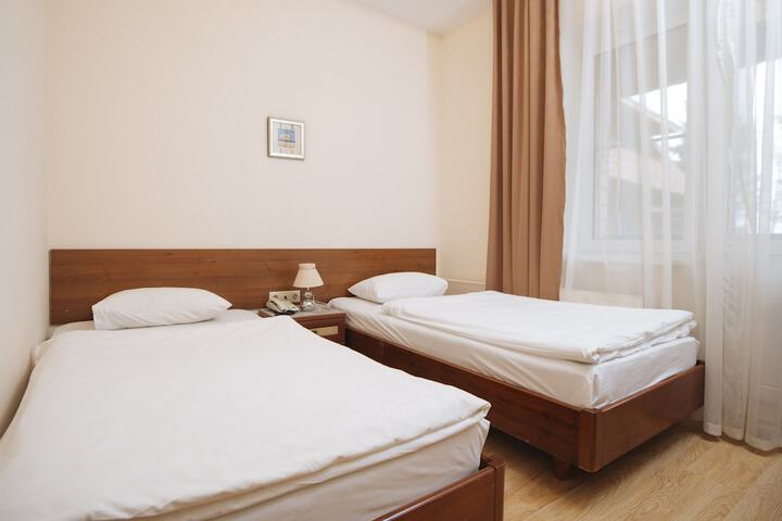 Room 2 of 141