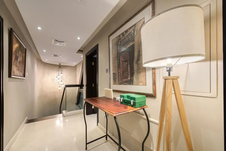 Room 11 of 27