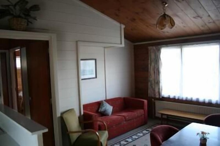 Room 4 of 12