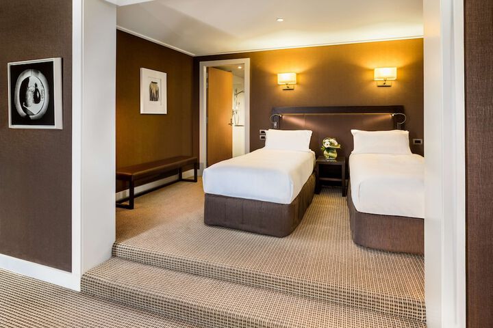 Room 10 of 109