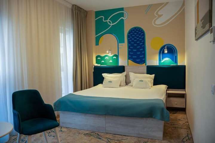 Room 6 of 51