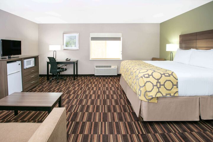 1 King Bed (3 of 19)