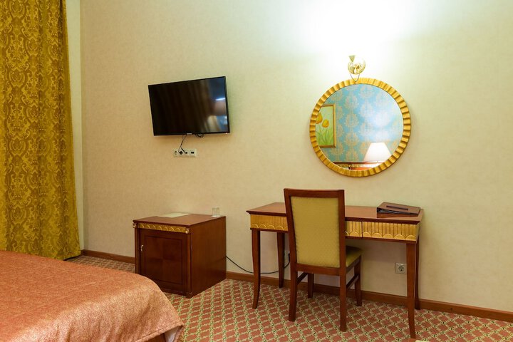 Room 9 of 92