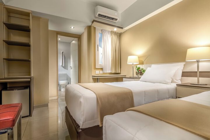 Room 10 of 40