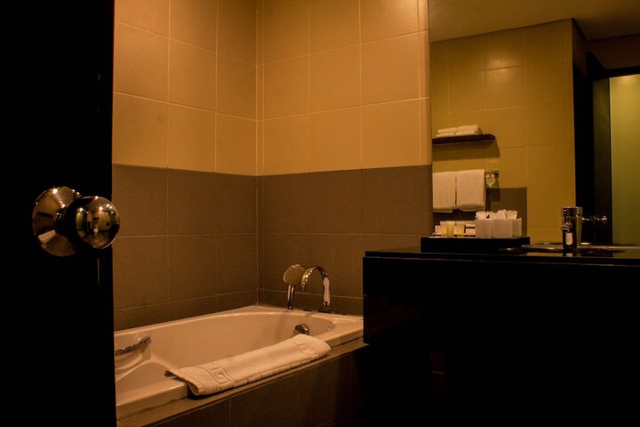 Room 33 of 47