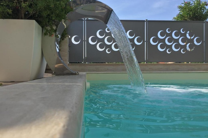Pool 10 of 22