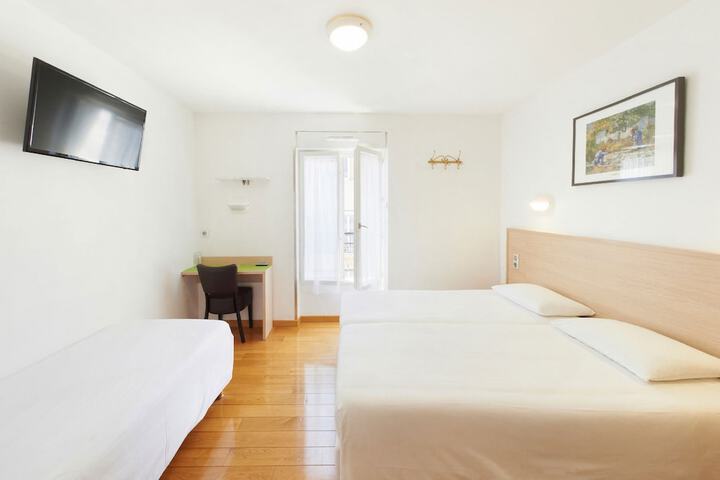 Room 21 of 43