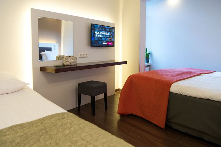 Room 14 of 28