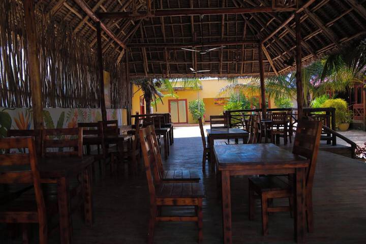 Dining 34 of 47