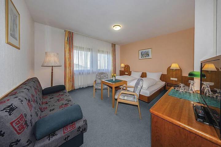 Room 6 of 17