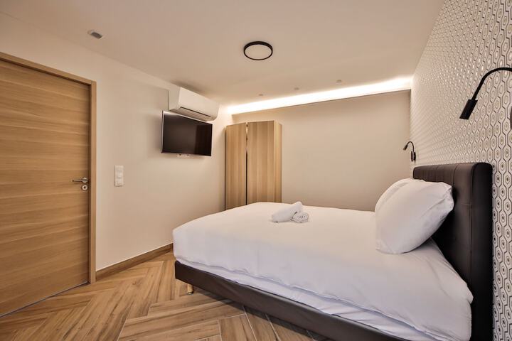 Room 6 of 26
