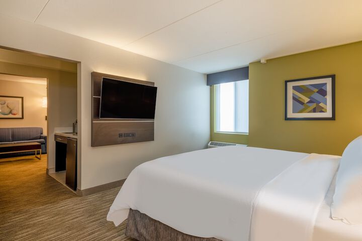 Standard King Bed Accessible (16 of 19)
