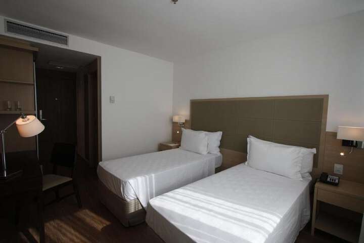 Room 33 of 80