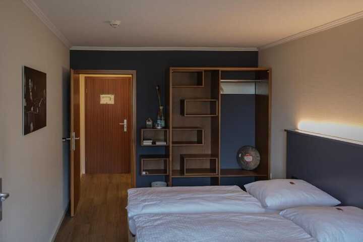 Room 17 of 49