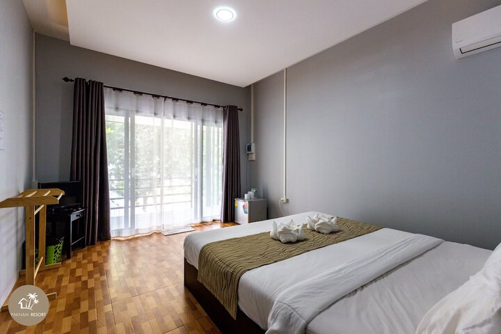 Room 8 of 77