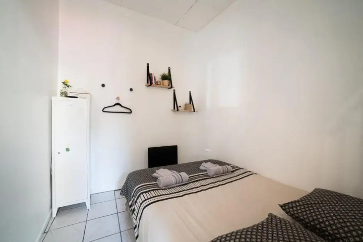 Room 2 of 17
