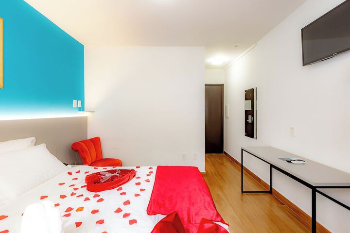 Room 18 of 104