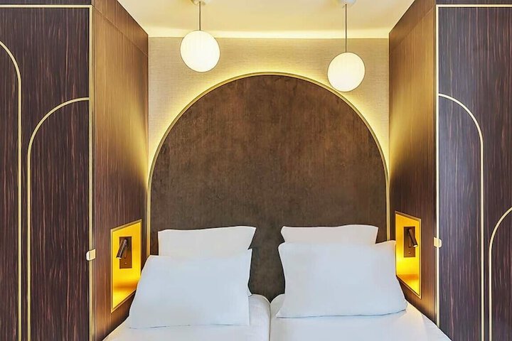 Room 58 of 103