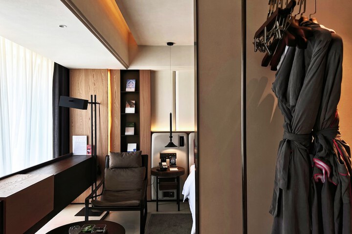 Room 25 of 64