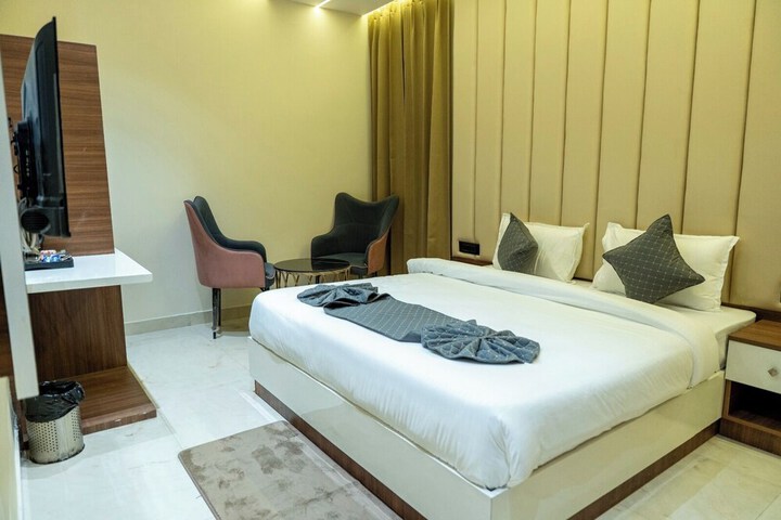Room 14 of 28