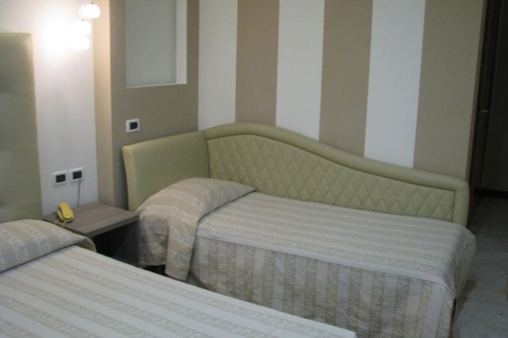 Room 10 of 23