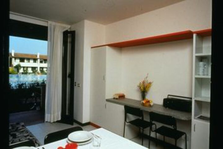 Room 27 of 51