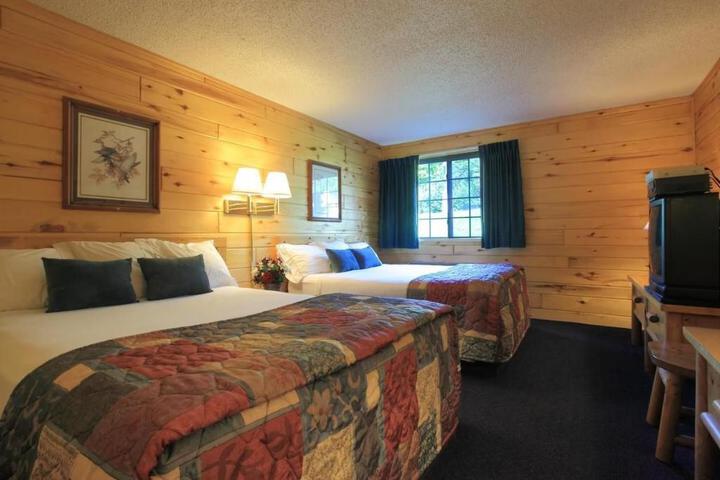2 Queen Beds (16 of 28)