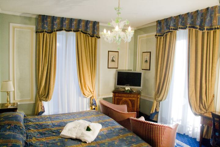 Room 8 of 60