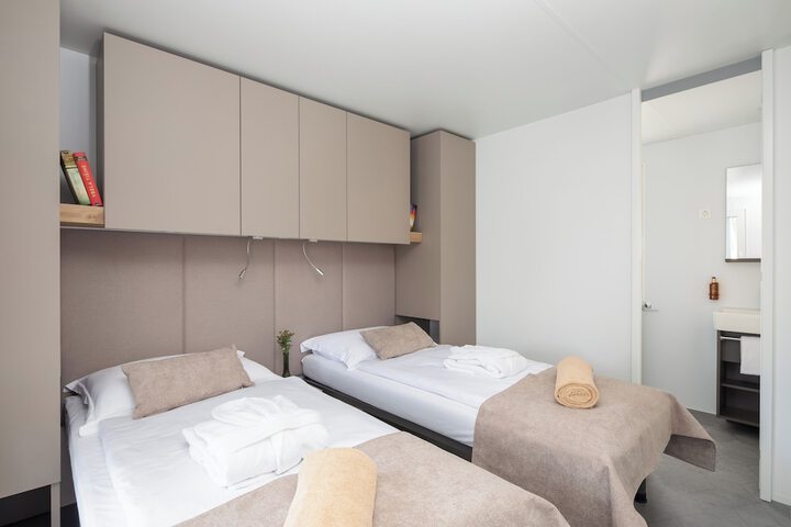 Room 12 of 222