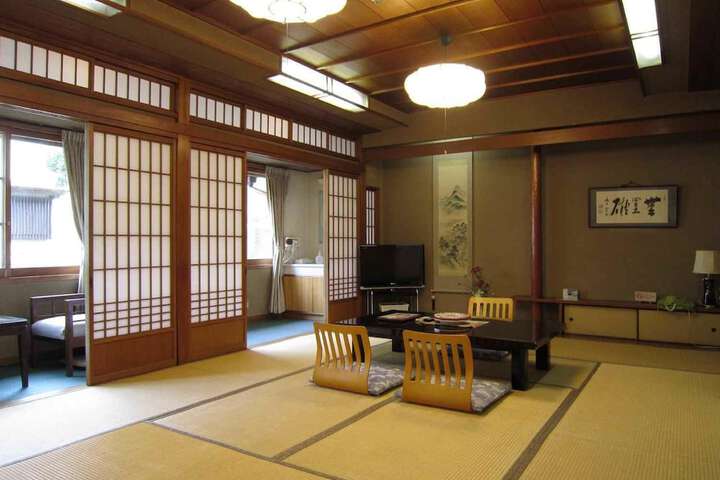Room 5 of 16