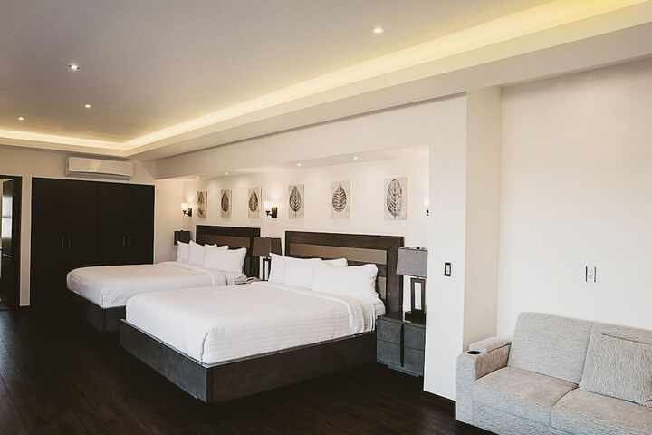 Room 12 of 324