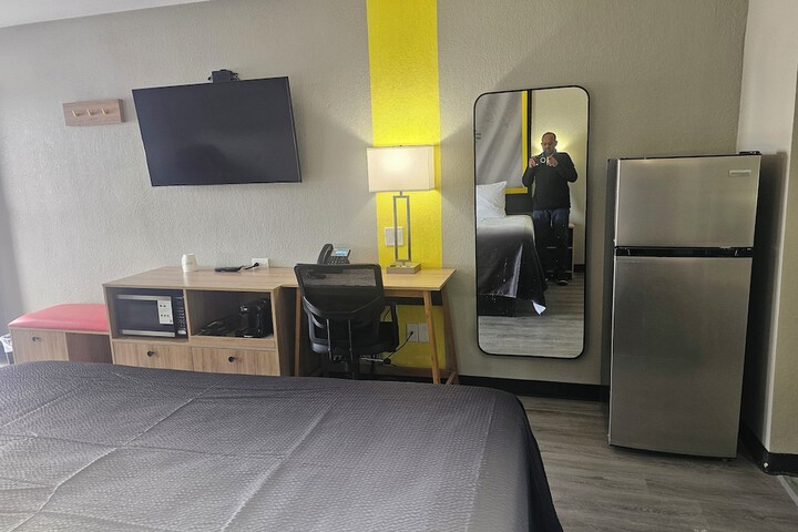 Room 10 of 31