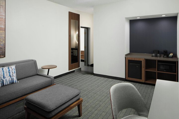 Room 16 of 33