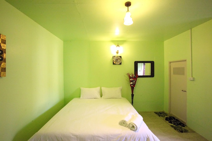 Room 7 of 76