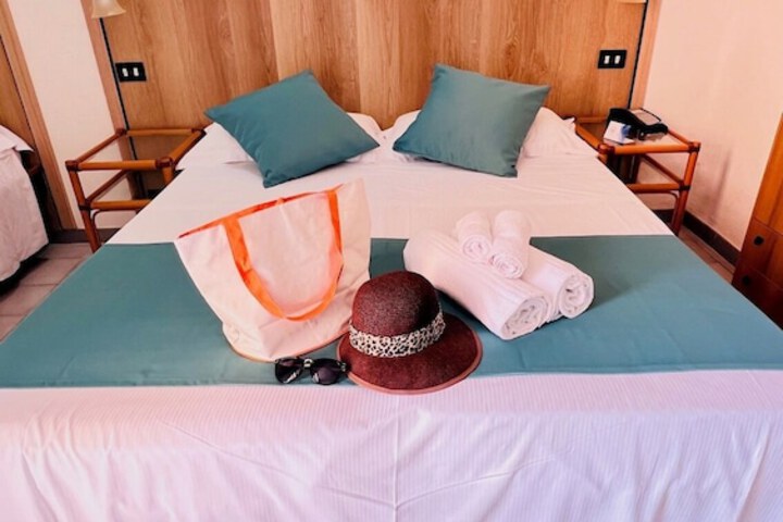 Room 19 of 102