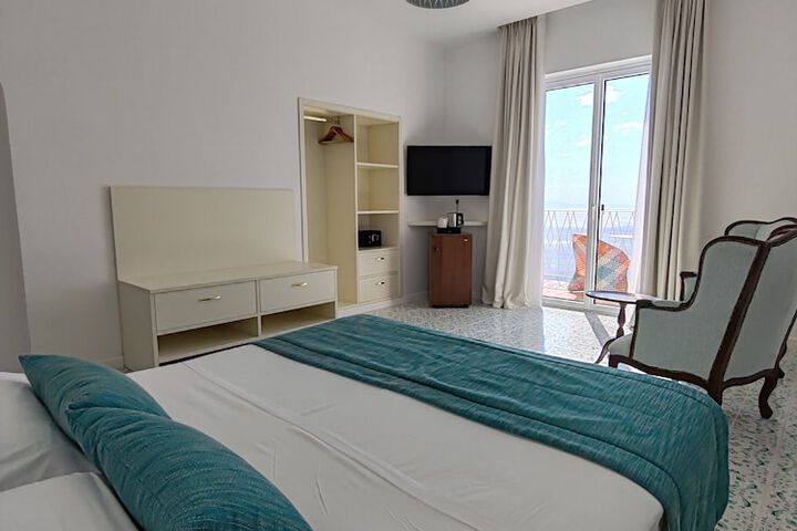 Room 9 of 42