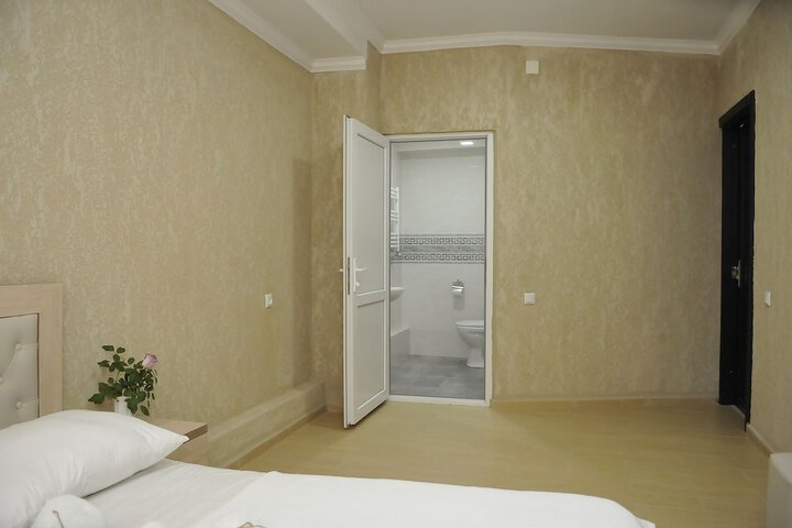 Room 25 of 46