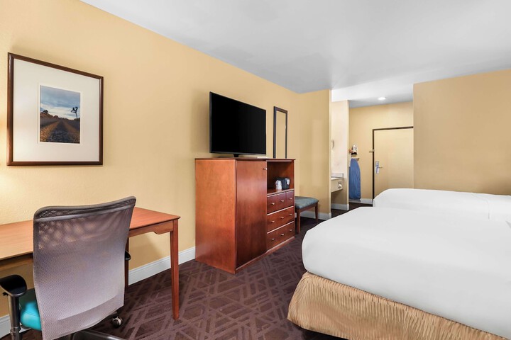 2 Double Beds (5 of 7)