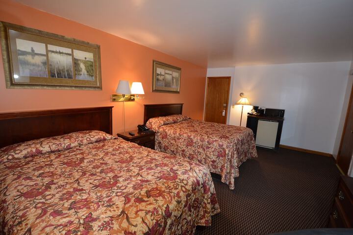 1 Queen Bed (9 of 30)