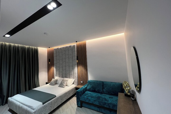 Room 4 of 43