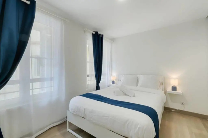 Room 3 of 10