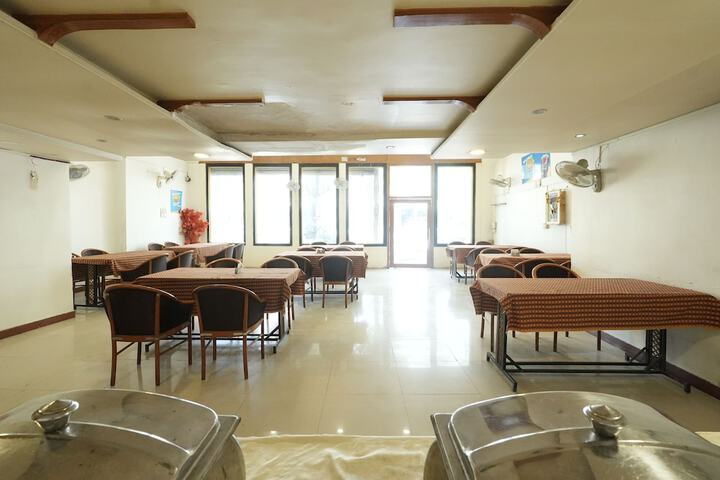 Dining 6 of 8