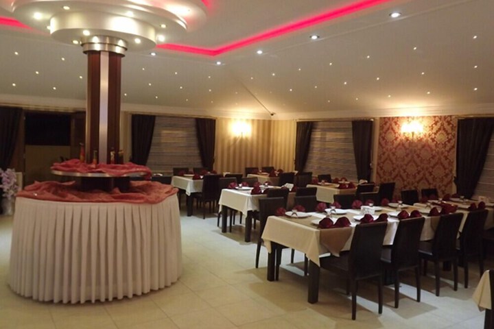 Dining 10 of 13