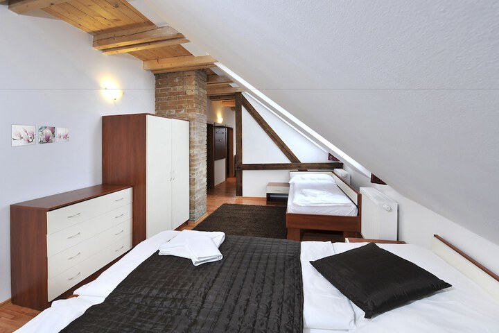 Room 5 of 38