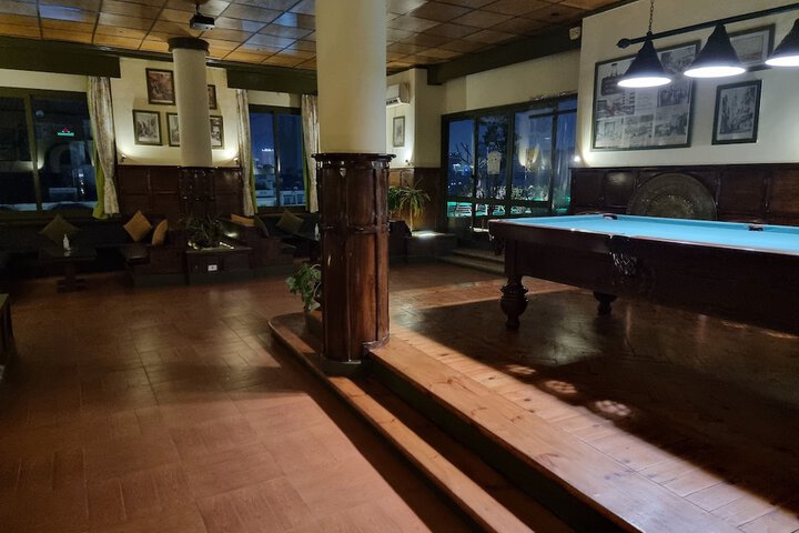 Lounge 40 of 56