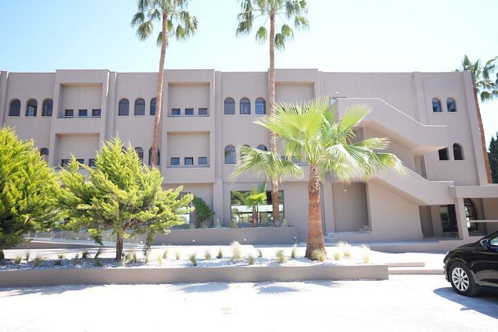 Hotel Exterior 146 of 160