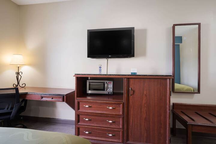 2 Queen Beds (5 of 17)