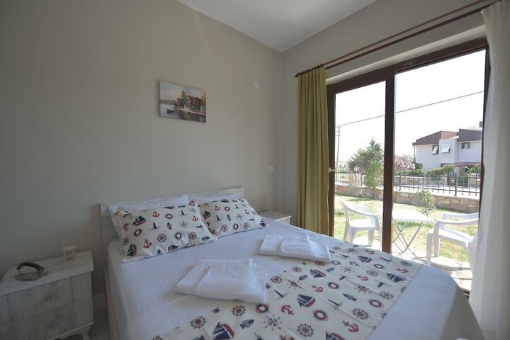Room 4 of 32